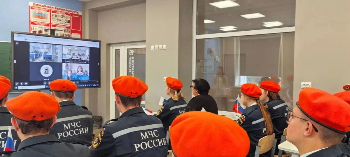 В курских школах прошли телемосты в преддверии Дня воссоединения ДНР и ЛНР, Запорожской и Херсонской областей с Россией В курских школах прошли телемосты в преддверии Дня воссоединения ДНР и ЛНР, Запорожской и Херсонской областей с Россией