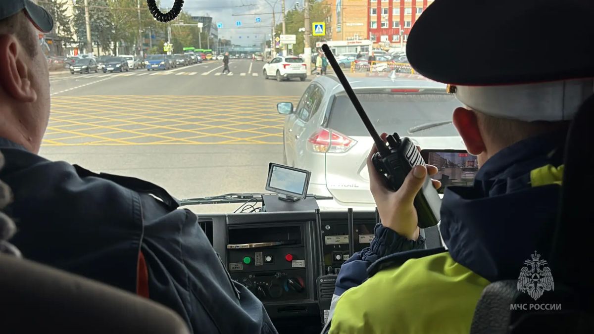 Сотрудники Главного управления МЧС России по Курской области совместно с представителями госавтоинспекции провели рейд «Уступи дорогу» Сотрудники Главного управления МЧС России по Курской области совместно с представителями госавтоинспекции провели рейд «Уступи дорогу»