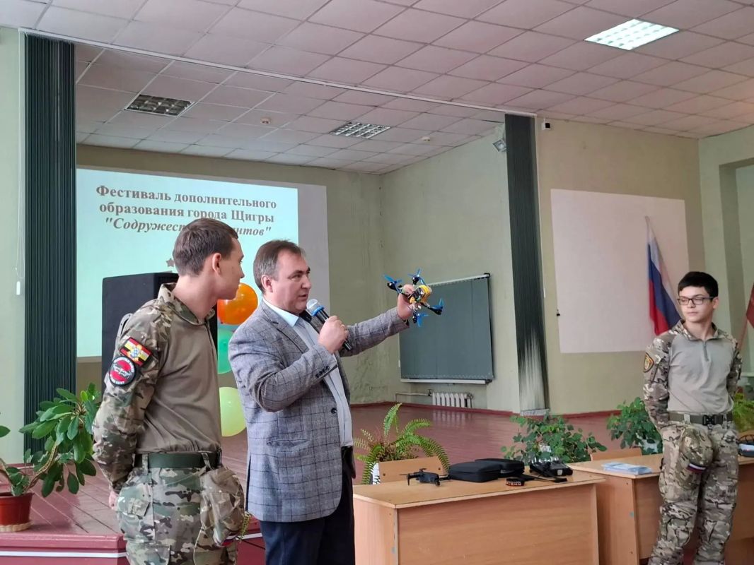 Сегодня в городе Щигры на базе СОШ №3 прошёл фестиваль дополнительного образования «Содружество талантов»! Сегодня в городе Щигры на базе СОШ №3 прошёл фестиваль дополнительного образования «Содружество талантов»!