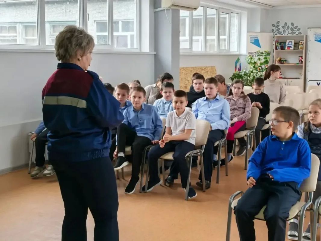 Открытый урок по пожарной безопасности прошел в школе-интернате №5 г. Курска Открытый урок по пожарной безопасности прошел в школе-интернате №5 г. Курска
