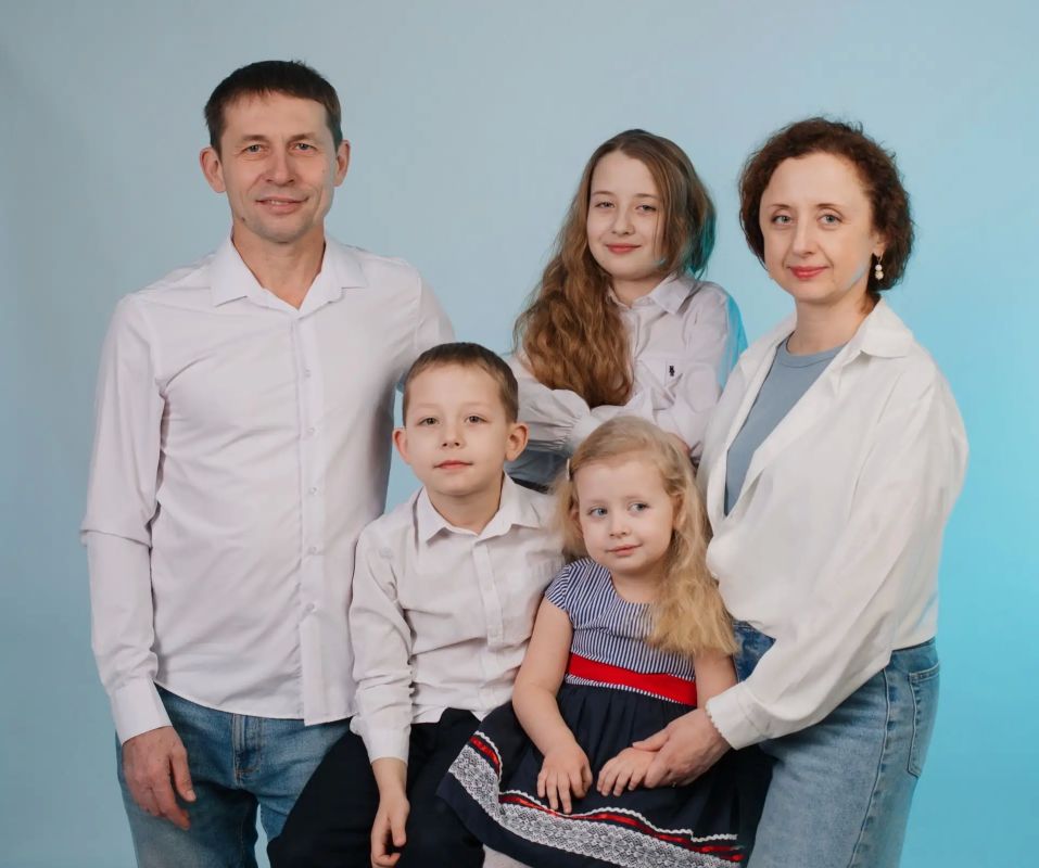 Сегодня в Курской области мы отмечаем День многодетной семьи — праздник, который был учреждён региональным законом в 2022 году Сегодня в Курской области мы отмечаем День многодетной семьи — праздник, который был учреждён региональным законом в 2022 году