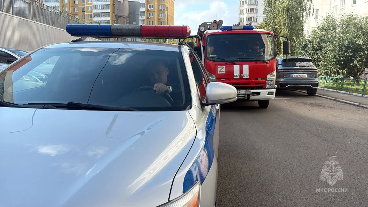 Сотрудники Главного управления МЧС России по Курской области совместно с представителями госавтоинспекции провели рейд «Уступи дорогу» Сотрудники Главного управления МЧС России по Курской области совместно с представителями госавтоинспекции провели рейд «Уступи дорогу»