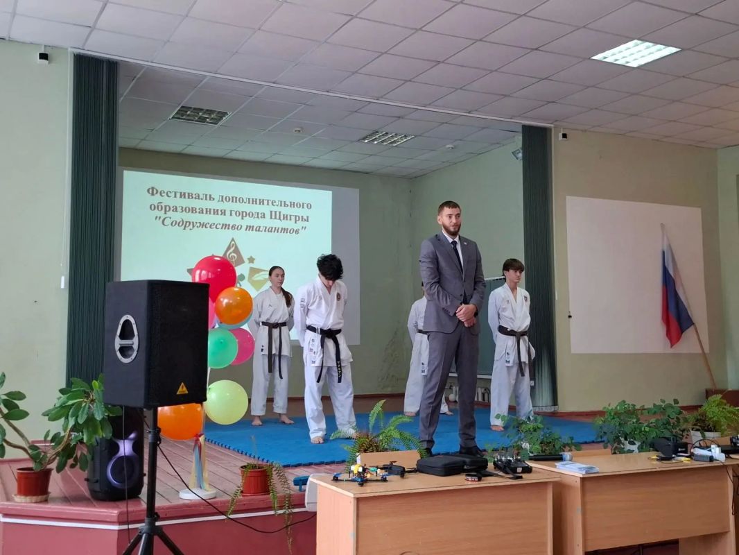 Сегодня в городе Щигры на базе СОШ №3 прошёл фестиваль дополнительного образования «Содружество талантов»! Сегодня в городе Щигры на базе СОШ №3 прошёл фестиваль дополнительного образования «Содружество талантов»!