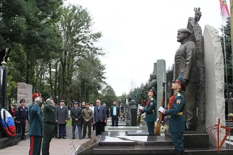 В Северной Осетии открыли памятник Герою России Марату Тибилову В Северной Осетии открыли памятник Герою России Марату Тибилову