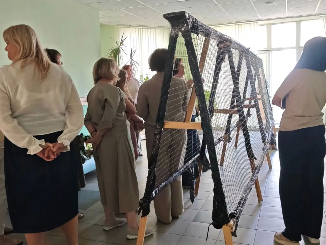 Сотрудники УФК по Курской области приняли участие в акции «Спасибо, что #МЫВМЕСТЕ» в День воссоединения ДНР, ЛНР, Запорожской и Луганской областей с Россией Сотрудники УФК по Курской области приняли участие в акции «Спасибо, что #МЫВМЕСТЕ» в День воссоединения ДНР, ЛНР, Запорожской и Луганской областей с Россией