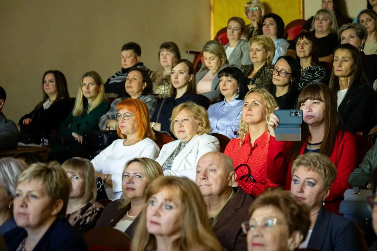 В Курске педагогам вручили «Золотую Нику» В Курске педагогам вручили «Золотую Нику»