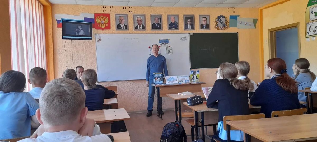 Сотрудники библиотеки-филиала № 3 провели профилактическую программу «Наркотики лишают тебя будущего!» для учеников школы № 35 Сотрудники библиотеки-филиала № 3 провели профилактическую программу «Наркотики лишают тебя будущего!» для учеников школы № 35