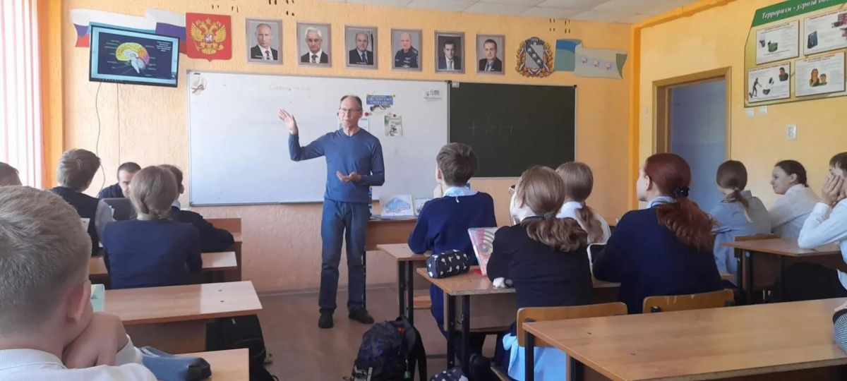 Сотрудники библиотеки-филиала № 3 провели профилактическую программу «Наркотики лишают тебя будущего!» для учеников школы № 35 Сотрудники библиотеки-филиала № 3 провели профилактическую программу «Наркотики лишают тебя будущего!» для учеников школы № 35