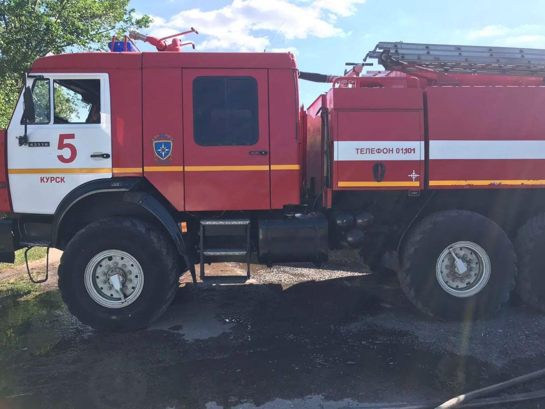 Курские спасатели ликвидировали возгорание легкового автомобиля на 2-й Рабочей