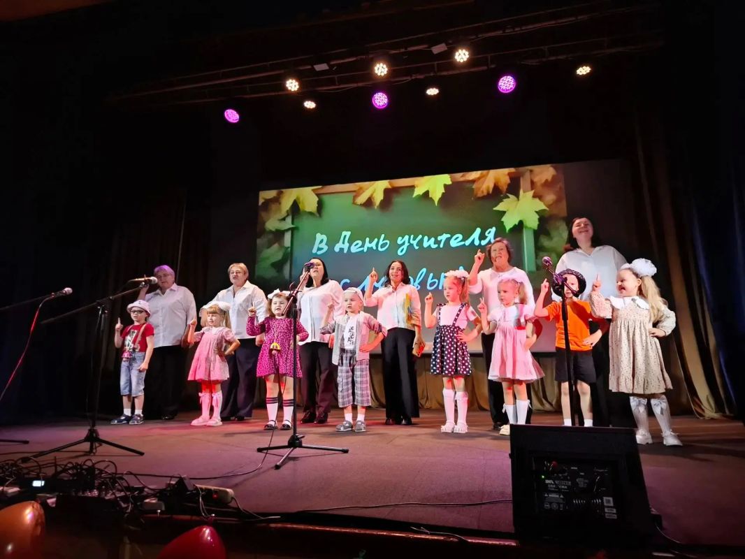 Сегодня в Городском доме культуры прошёл праздничный концерт, посвящённый Дню учителя Сегодня в Городском доме культуры прошёл праздничный концерт, посвящённый Дню учителя