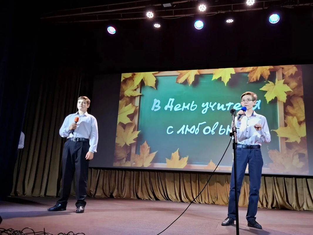 Сегодня в Городском доме культуры прошёл праздничный концерт, посвящённый Дню учителя Сегодня в Городском доме культуры прошёл праздничный концерт, посвящённый Дню учителя