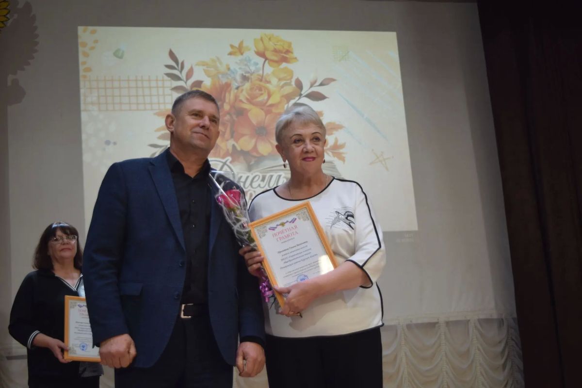 Профессия педагога – одна из самых важных и ответственных в нашем обществе Профессия педагога – одна из самых важных и ответственных в нашем обществе
