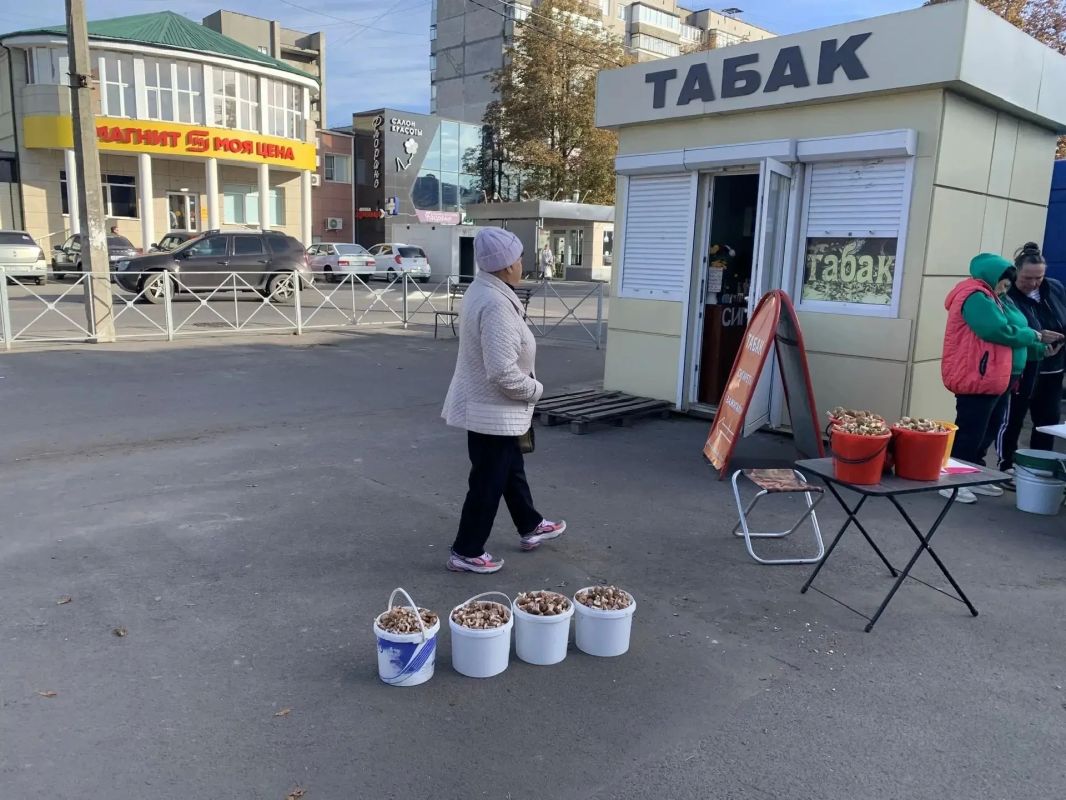Сомневаешься – не бери!. Сотрудники администрации города и ветеринарной службы провели рейд по местам несанкционированной торговли Сомневаешься – не бери!. Сотрудники администрации города и ветеринарной службы провели рейд по местам несанкционированной торговли