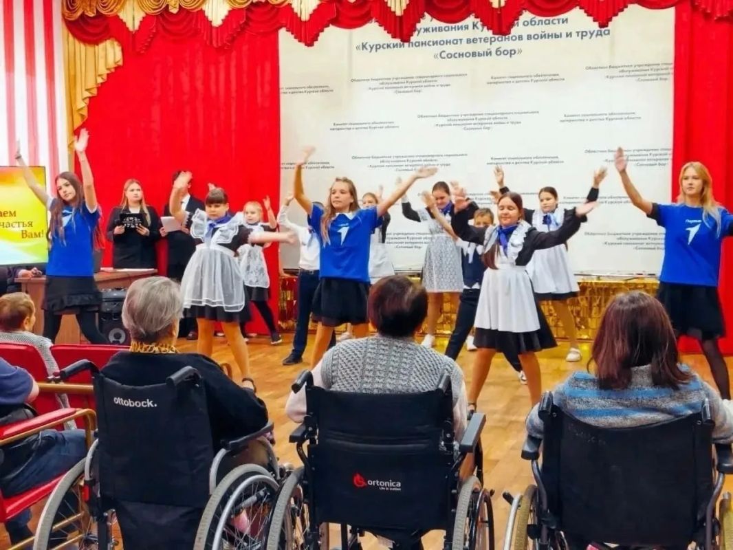 Курские школьники устроили концерт для жителей пансионата «Сосновый бор»