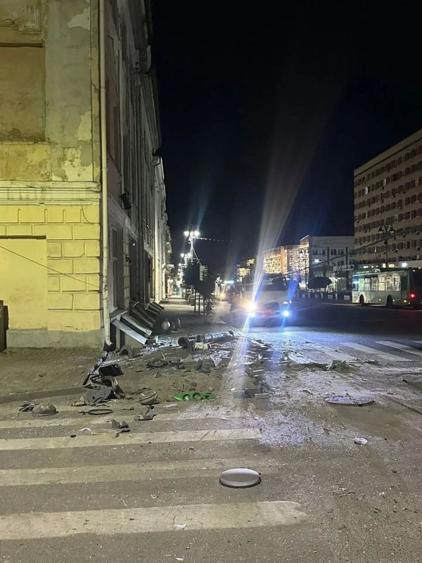Вчера, 1 октября, в центре Курска было зафиксировано ДТП с участием автобуса "Волгабас" Вчера, 1 октября, в центре Курска было зафиксировано ДТП с участием автобуса "Волгабас"
