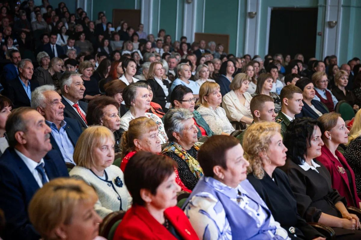 В Курске 70 педагогов получили региональные и федеральные награды