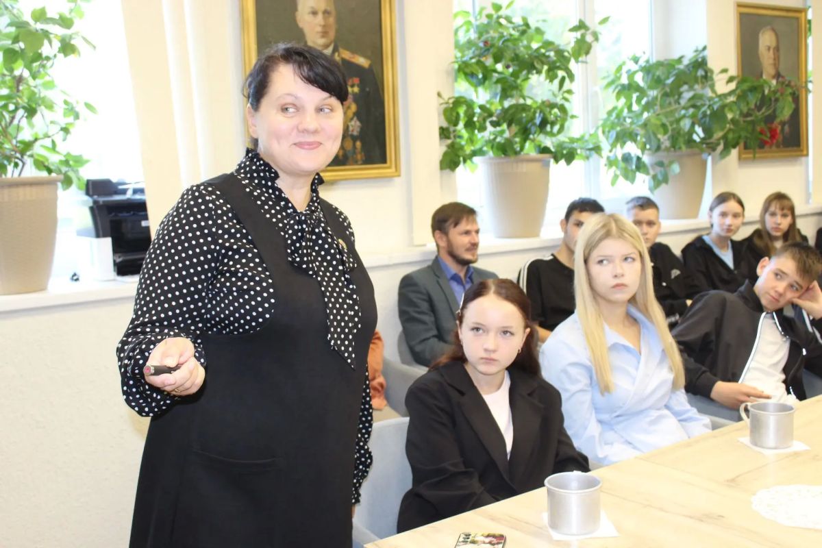 В Поныровском историко-мемориальном музее Курской битвы прошло мероприятие «Диалог поколений: прошлое и настоящее» В Поныровском историко-мемориальном музее Курской битвы прошло мероприятие «Диалог поколений: прошлое и настоящее»