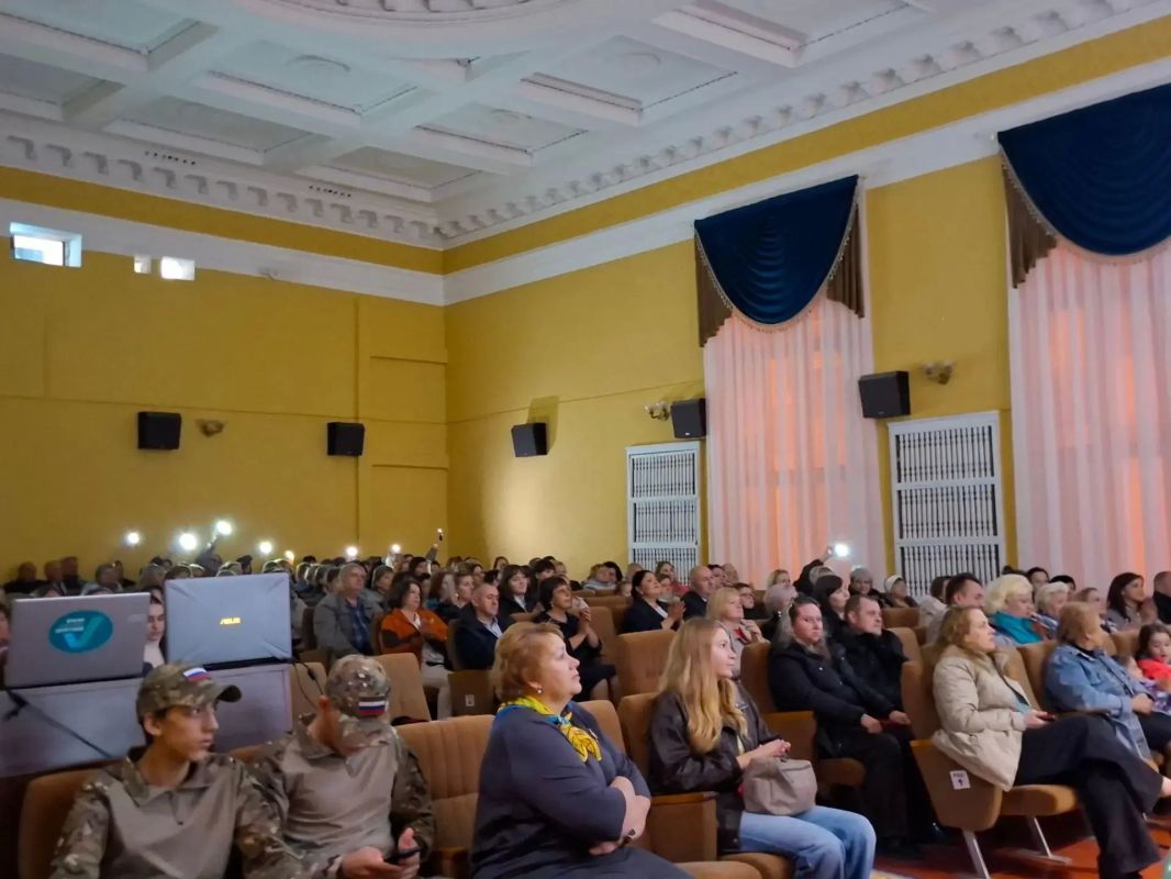 Сегодня в Городском доме культуры прошёл праздничный концерт, посвящённый Дню учителя Сегодня в Городском доме культуры прошёл праздничный концерт, посвящённый Дню учителя