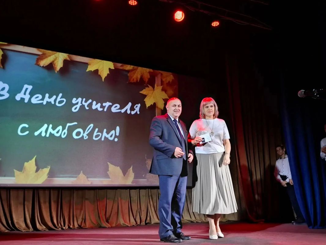 Сегодня в Городском доме культуры прошёл праздничный концерт, посвящённый Дню учителя Сегодня в Городском доме культуры прошёл праздничный концерт, посвящённый Дню учителя