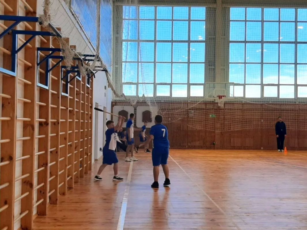 В физкультурно-оздоровительном комплексе Фатежа прошли соревнования по русской мини-лапте среди юношей школьных спортивных клубов В физкультурно-оздоровительном комплексе Фатежа прошли соревнования по русской мини-лапте среди юношей школьных спортивных клубов