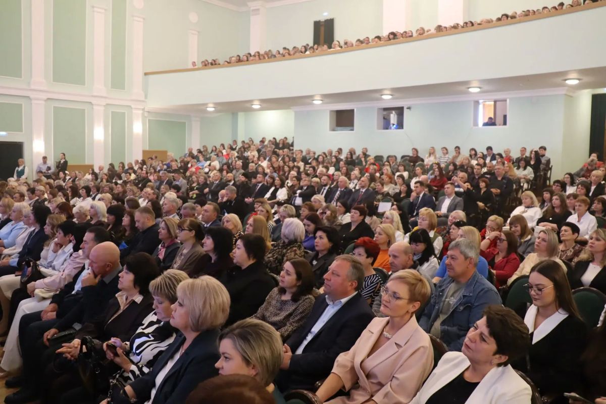 Курских учителей и воспитателей поздравили с профессиональным праздником Курских учителей и воспитателей поздравили с профессиональным праздником