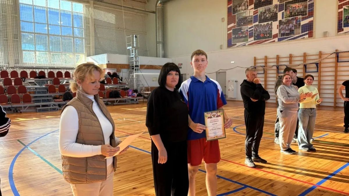 В физкультурно-оздоровительном комплексе Фатежа прошли соревнования по русской мини-лапте среди юношей школьных спортивных клубов В физкультурно-оздоровительном комплексе Фатежа прошли соревнования по русской мини-лапте среди юношей школьных спортивных клубов