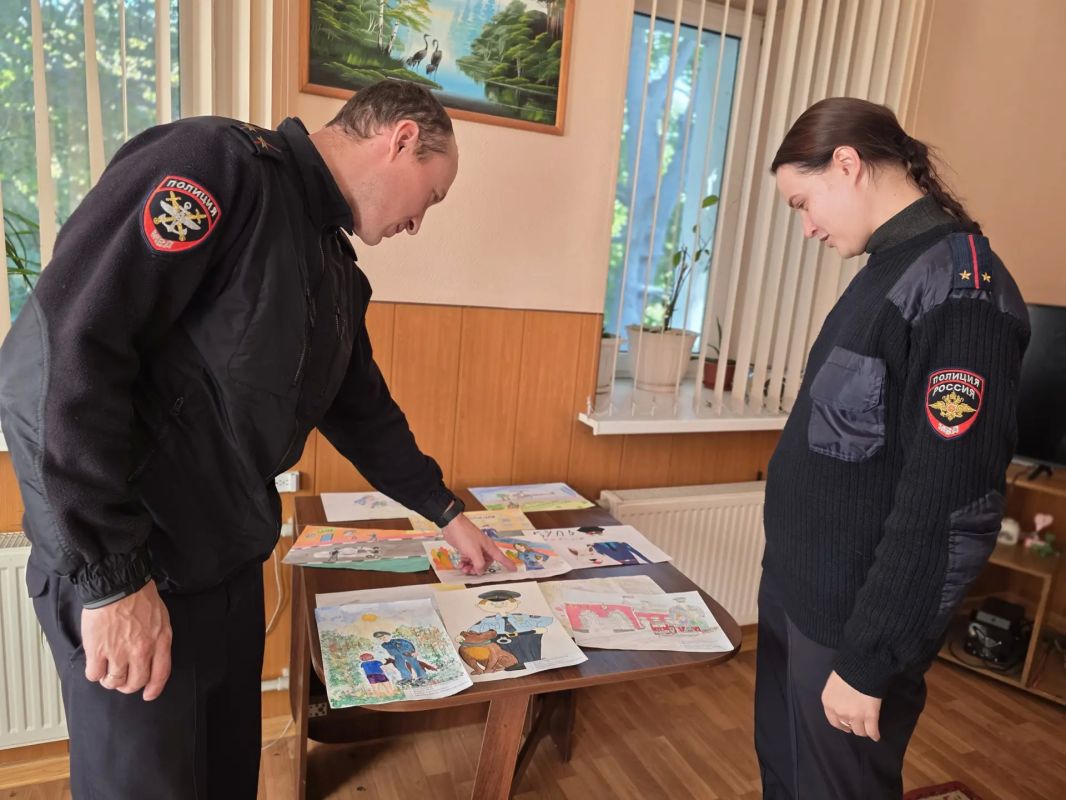 Дети сотрудников Курского ЛО МВД России на транспорте приняли участие во Всероссийском конкурсе детских рисунков "Мои родители работают в полиции"