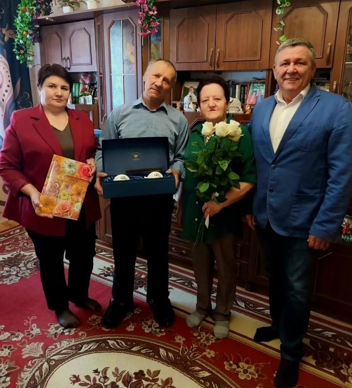 Курский ЗАГС поздравил с 50-летием супружеской жизни семью Кашляковых
