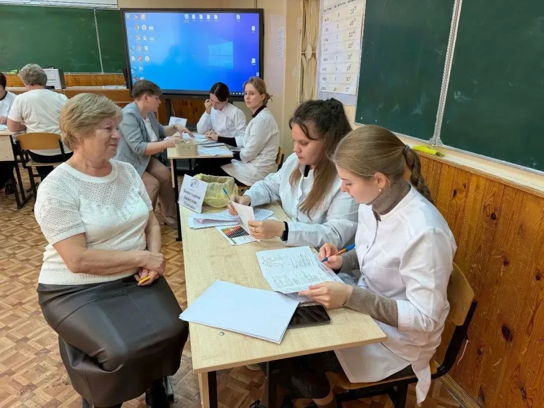 Михаил Лукашов: «Заботимся о тех, кто вкладывает душу в наших детей!» Михаил Лукашов: «Заботимся о тех, кто вкладывает душу в наших детей!»