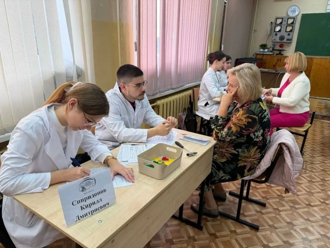 Михаил Лукашов: «Заботимся о тех, кто вкладывает душу в наших детей!» Михаил Лукашов: «Заботимся о тех, кто вкладывает душу в наших детей!»