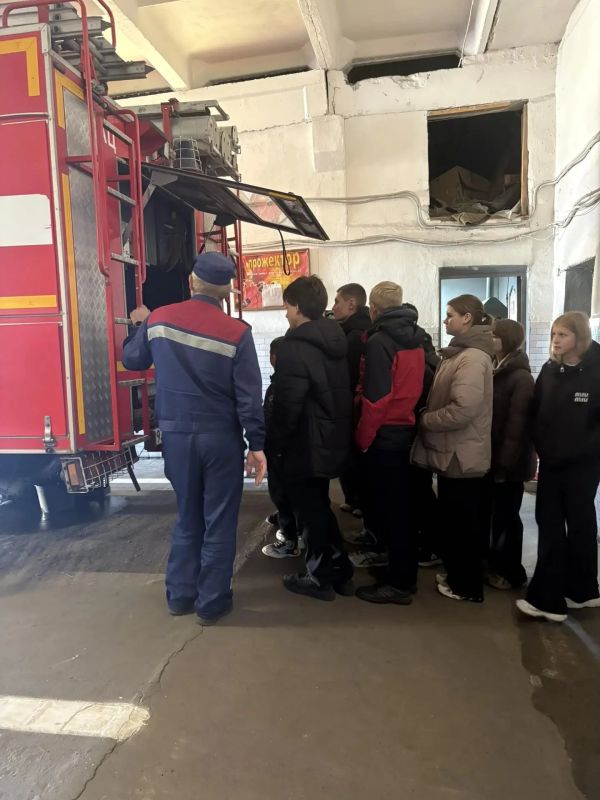Посещение детей из МКОУ "Солнцевская СОШ» пожарной части Солнцевского района Посещение детей из МКОУ "Солнцевская СОШ» пожарной части Солнцевского района