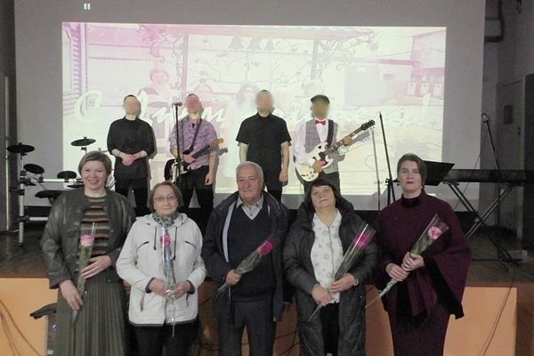 В исправительной колонии № 9 Курска поздравили педагогов музыкальным концертом