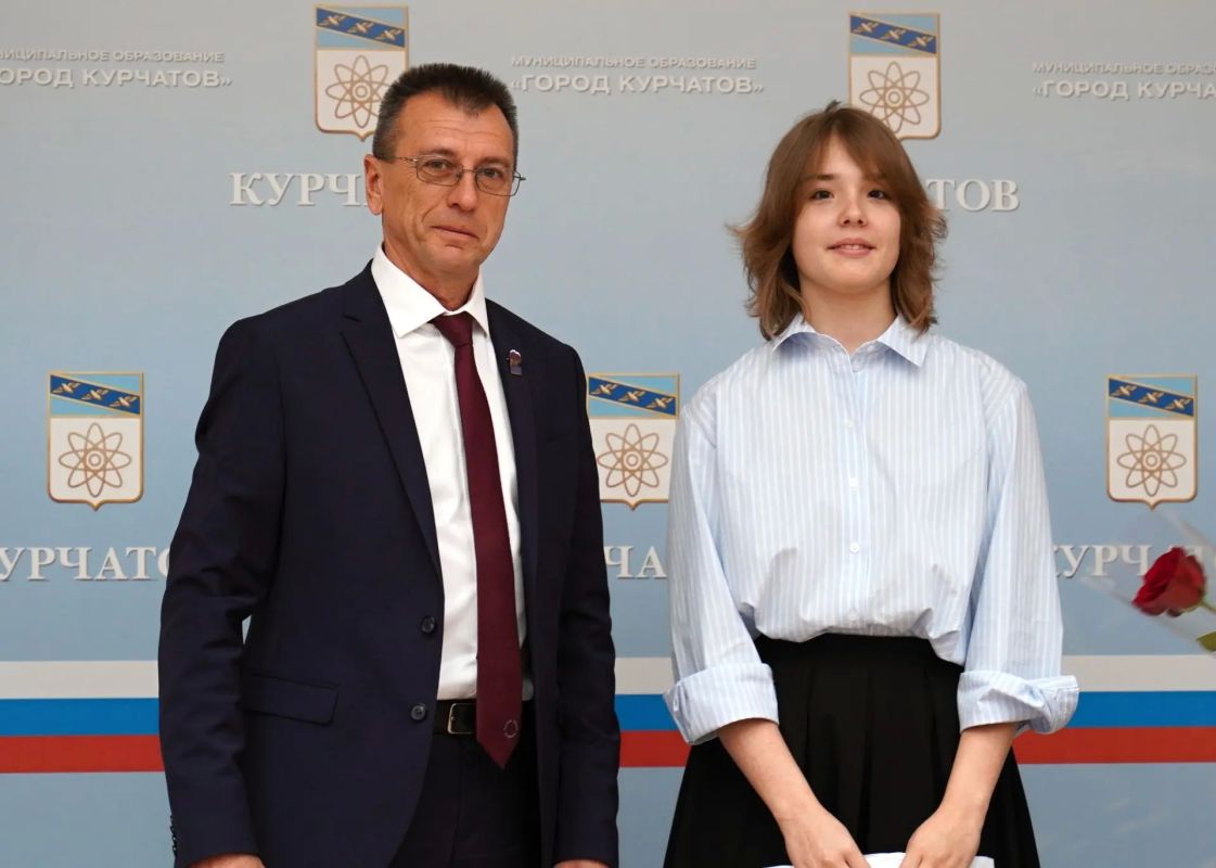Игорь Корпунков: Сегодня, в День Учителя, состоялась встреча с одарёнными детьми, их родителями и педагогами Игорь Корпунков: Сегодня, в День Учителя, состоялась встреча с одарёнными детьми, их родителями и педагогами
