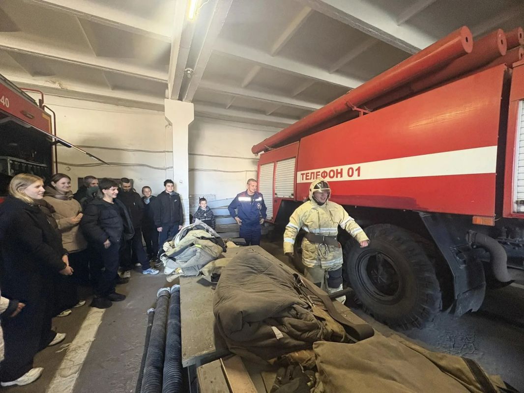 Посещение детей из МКОУ "Солнцевская СОШ» пожарной части Солнцевского района Посещение детей из МКОУ "Солнцевская СОШ» пожарной части Солнцевского района