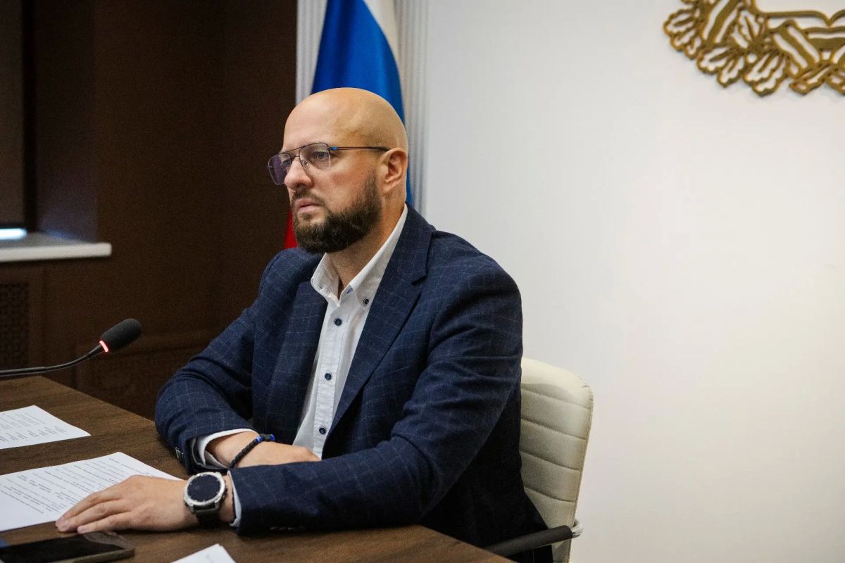 Провел рабочую планерку с коллегами Провел рабочую планерку с коллегами