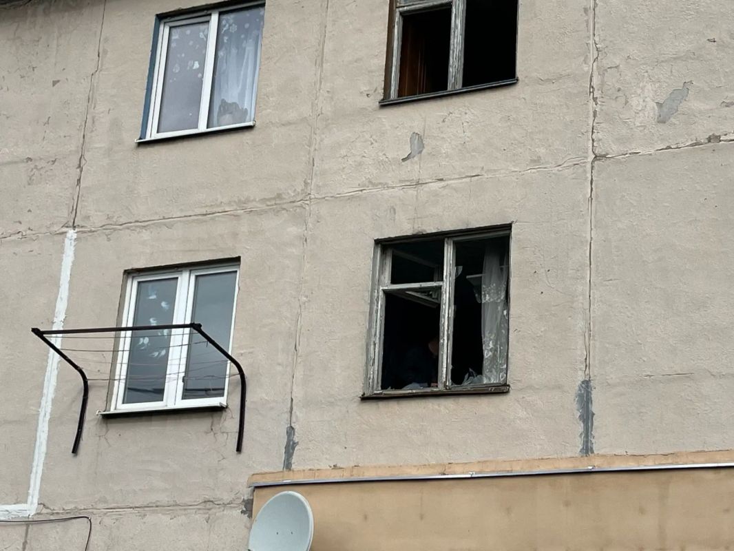 Александр Хинштейн осмотрел места падения беспилотников ВСУ в Курске Александр Хинштейн осмотрел места падения беспилотников ВСУ в Курске