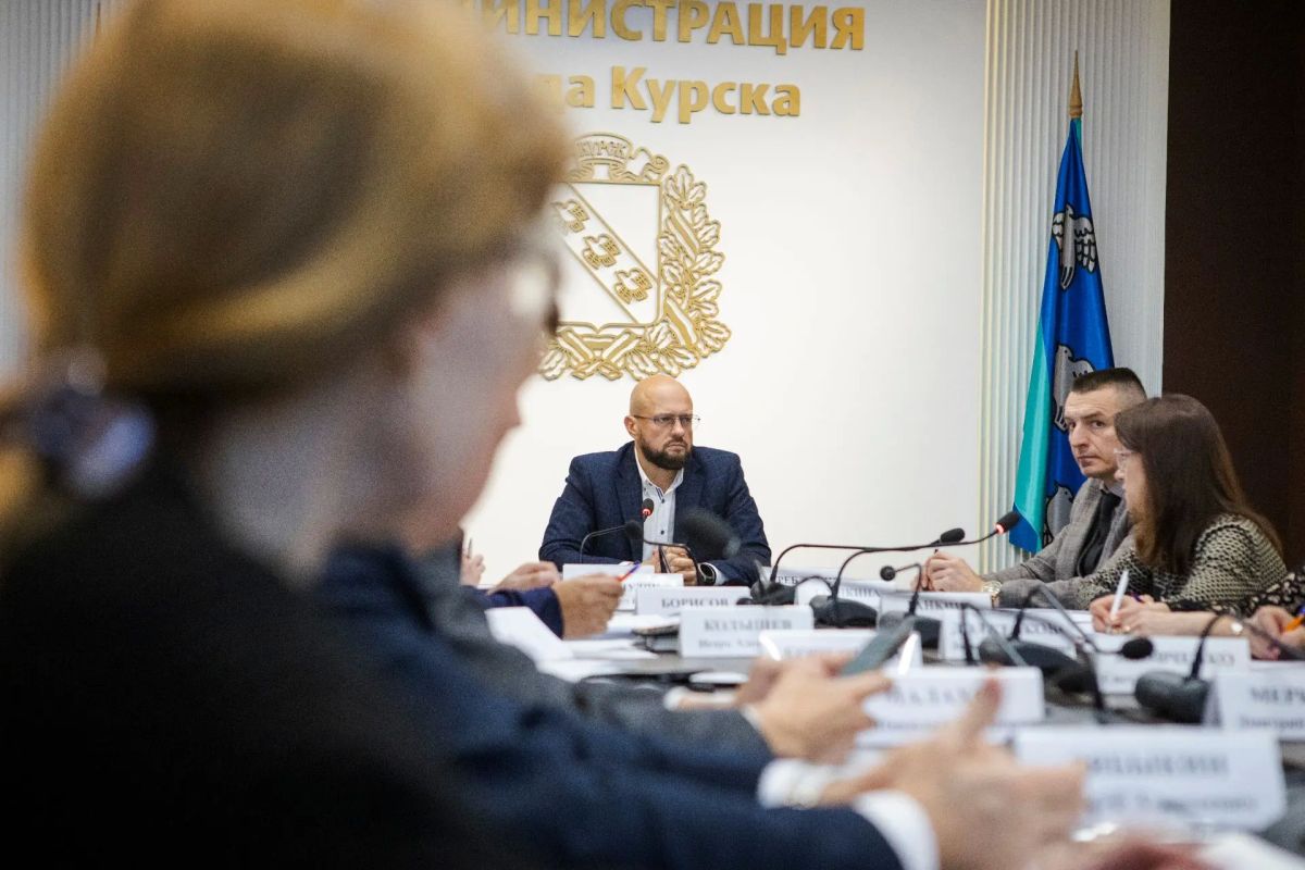 Провел рабочую планерку с коллегами Провел рабочую планерку с коллегами