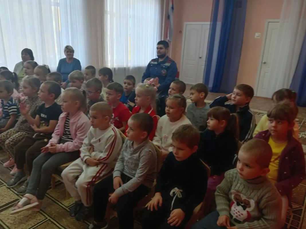 Безопасность начинается с детства: урок культуры безопасности в медвенском детском саду «Улыбка» Безопасность начинается с детства: урок культуры безопасности в медвенском детском саду «Улыбка»