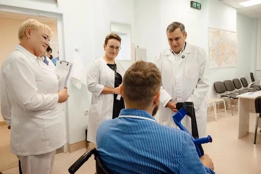 Хинштейн навестил в больнице раненых ВСУ курян