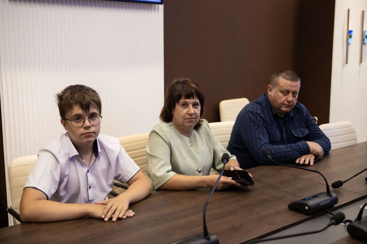 Встретился с ребятами, которые приняли участие в нашем конкурсе видеороликов о любимом Курске Встретился с ребятами, которые приняли участие в нашем конкурсе видеороликов о любимом Курске