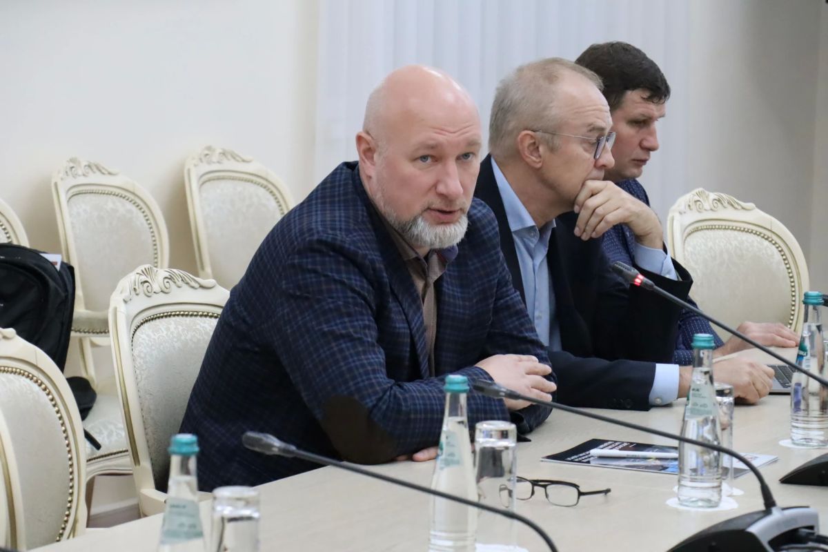 Заместитель губернатора Курской области Сергей Фофанов провел встречу, посвященную организации замкнутого цикла переработки автомобильных шин и выпуска дорожных изделий Заместитель губернатора Курской области Сергей Фофанов провел встречу, посвященную организации замкнутого цикла переработки автомобильных шин и выпуска дорожных изделий
