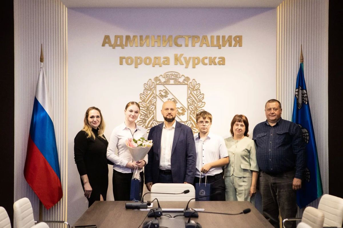 Встретился с ребятами, которые приняли участие в нашем конкурсе видеороликов о любимом Курске Встретился с ребятами, которые приняли участие в нашем конкурсе видеороликов о любимом Курске