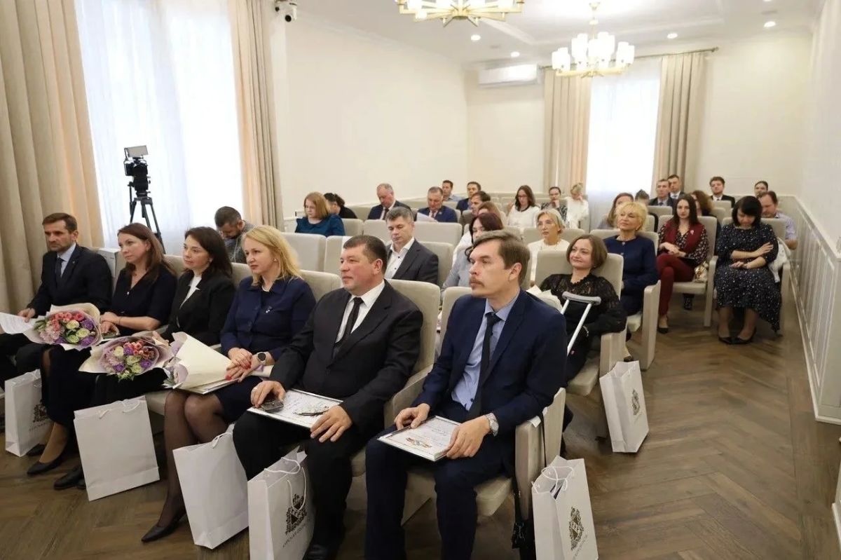 В Доме Советов подвели итоги участия Курской области в форуме «Сильные идеи для нового времени» В Доме Советов подвели итоги участия Курской области в форуме «Сильные идеи для нового времени»
