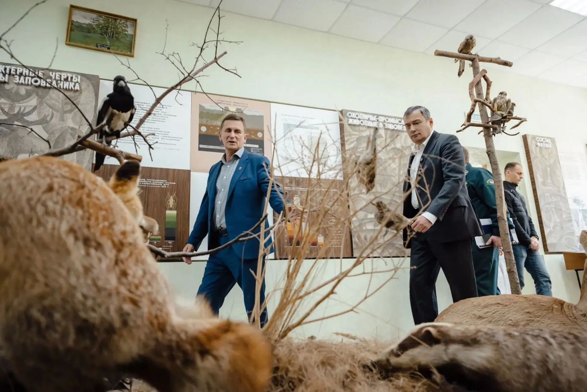 Губернатор Курской области Александр Хинштейн провёл совещание по вопросам развития особо охраняемых природных территорий и лесного комплекса региона Губернатор Курской области Александр Хинштейн провёл совещание по вопросам развития особо охраняемых природных территорий и лесного комплекса региона