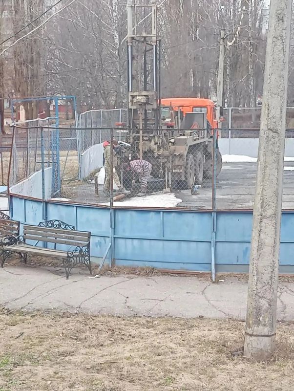 У жителей северо-западного микрорайона возникли вопросы по поводу строительства модульного зала вблизи спортивной школы имени Н. И. Солодухина У жителей северо-западного микрорайона возникли вопросы по поводу строительства модульного зала вблизи спортивной школы имени Н. И. Солодухина