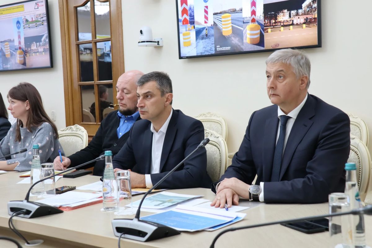 Заместитель губернатора Курской области Сергей Фофанов провел встречу, посвященную организации замкнутого цикла переработки автомобильных шин и выпуска дорожных изделий Заместитель губернатора Курской области Сергей Фофанов провел встречу, посвященную организации замкнутого цикла переработки автомобильных шин и выпуска дорожных изделий