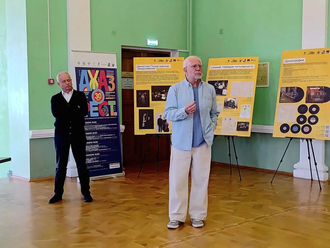 В Курске заиграет джаз . Этой осенью фестиваль «Джазовая провинция» вновь соберет ценителей музыки. Концертную программу посвятят Олегу Лундстрему – композитору, дирижеру, основателю оркестра, внесенного в Книгу рекордов... В Курске заиграет джаз . Этой осенью фестиваль «Джазовая провинция» вновь соберет ценителей музыки. Концертную программу посвятят Олегу Лундстрему – композитору, дирижеру, основателю оркестра, внесенного в Книгу рекордов...