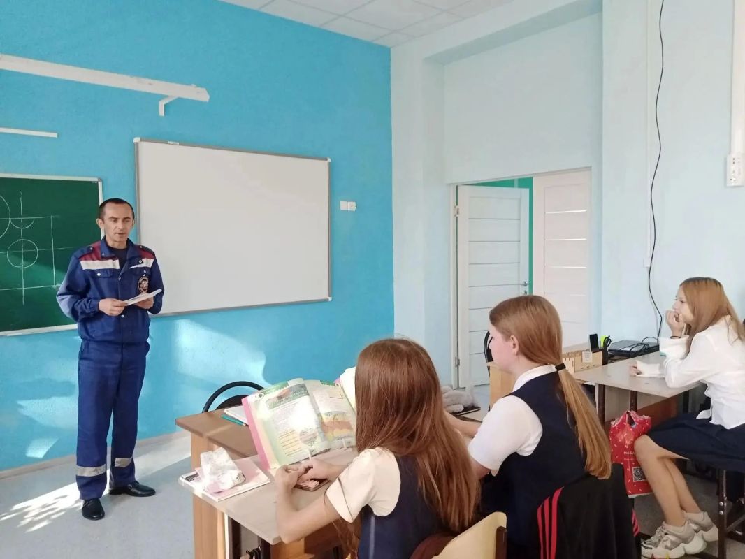 Фатежские огнеборцы провели открытый урок в школе №2 г. Фатежа