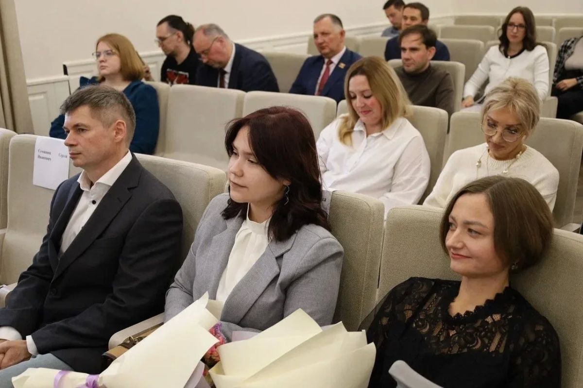 В Доме Советов подвели итоги участия Курской области в форуме «Сильные идеи для нового времени» В Доме Советов подвели итоги участия Курской области в форуме «Сильные идеи для нового времени»