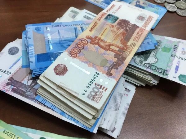 Курянка за несколько часов перевела 1,3 миллиона мошенникам, обещавшим заменить ключ от домофона